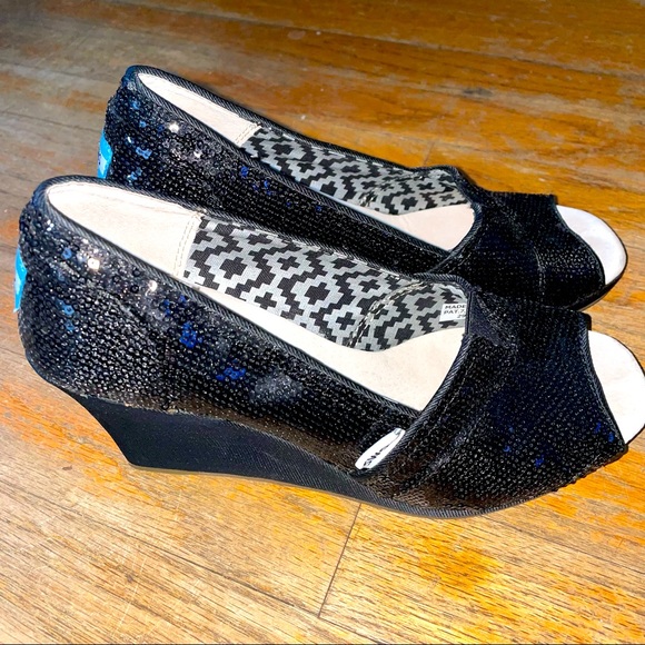 Toms Women’s 7 1/2 black sequin wedges - Picture 1 of 3